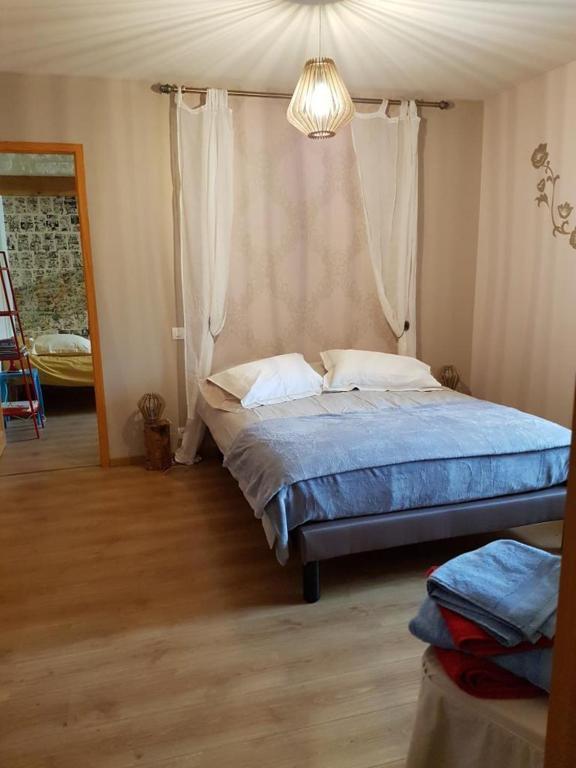 Le Domaine De Bellevue Bed & Breakfast Tanzac Екстериор снимка