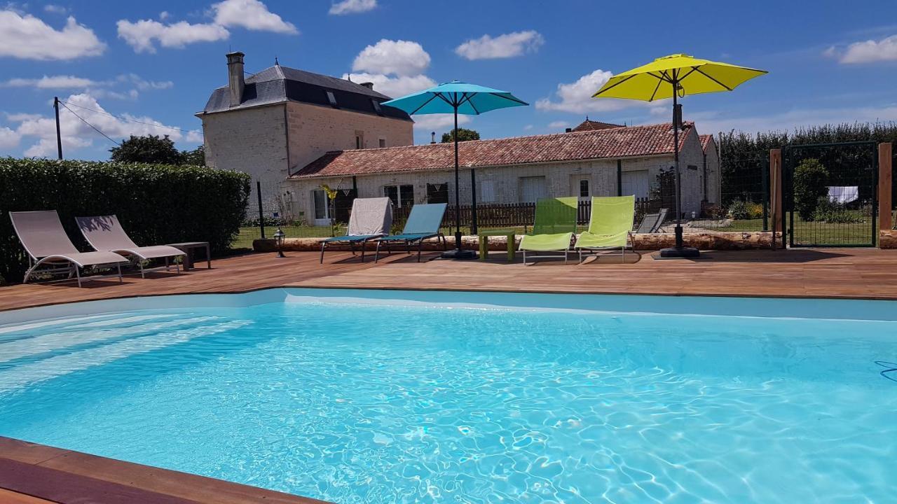Le Domaine De Bellevue Bed & Breakfast Tanzac Екстериор снимка