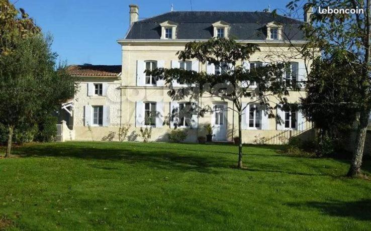 Le Domaine De Bellevue Bed & Breakfast Tanzac Екстериор снимка